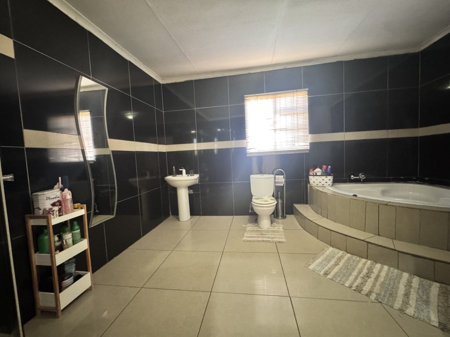 3 Bedroom Property for Sale in Kanana North West